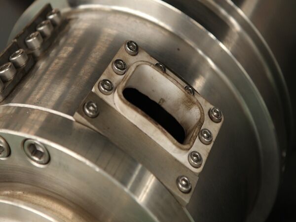 04-decanter centrifuge solids discharge port